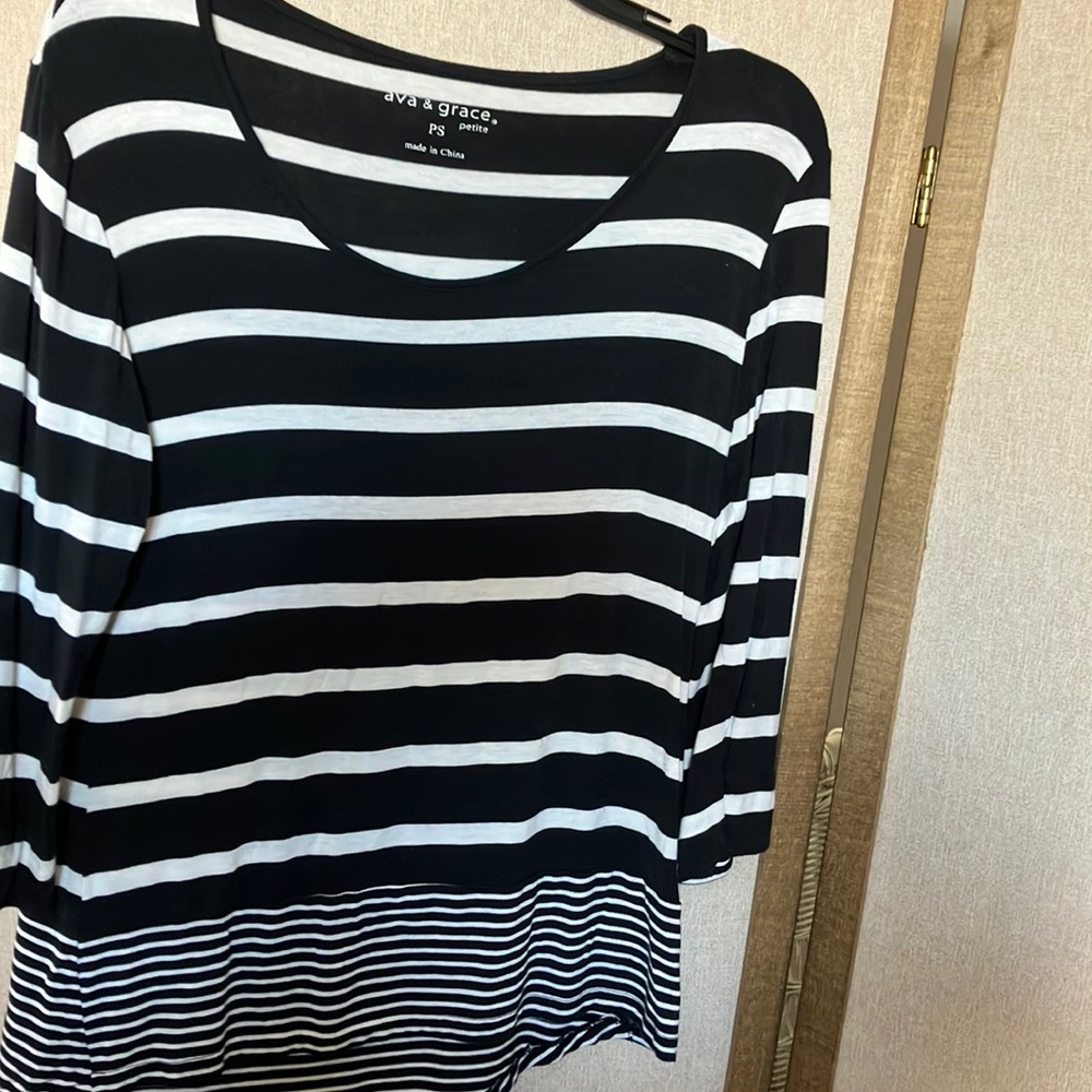 FINAL MARKDOWN Ava & Grace Black and White Striped Blouse petite small